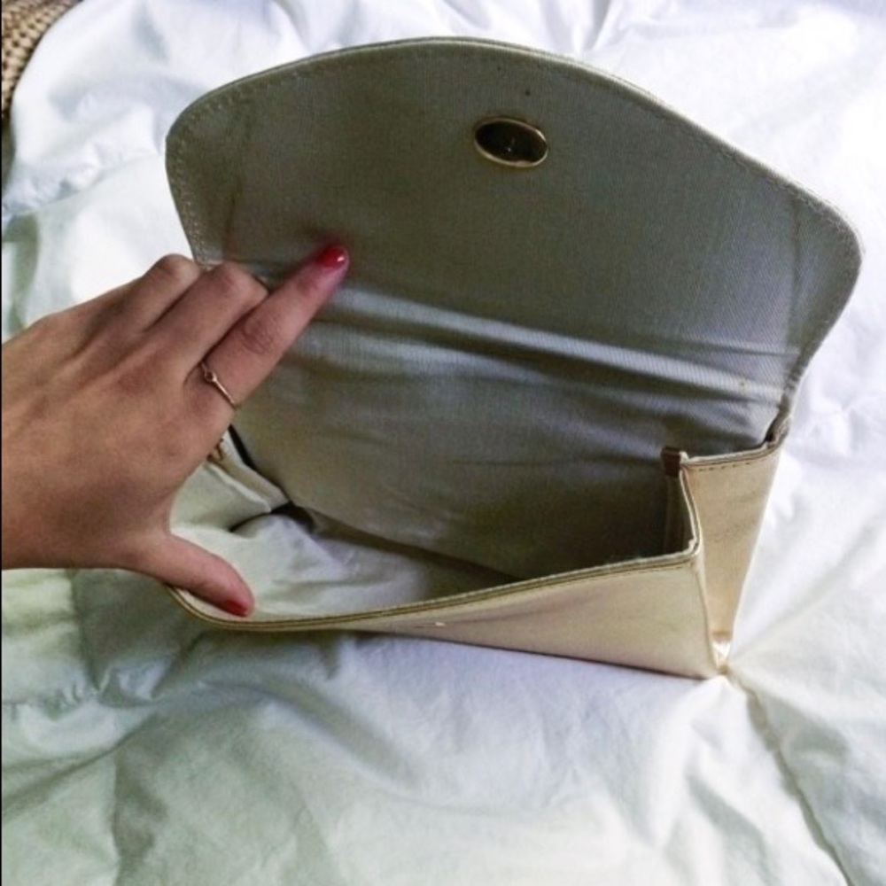 Metallic gold clutch - Picture 3 of 4